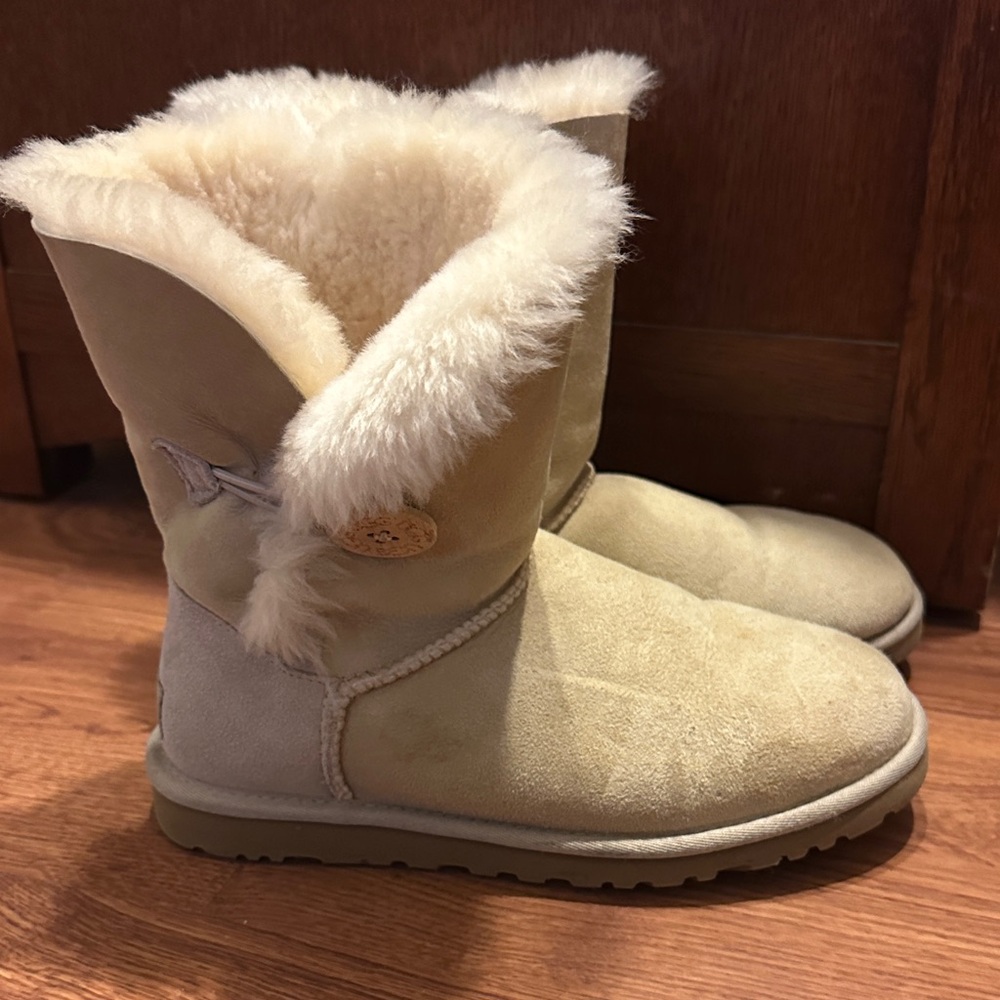 UGG Tan/Cream Boots with Button